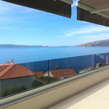 Azuri * Donji Okrug (Ciovo)