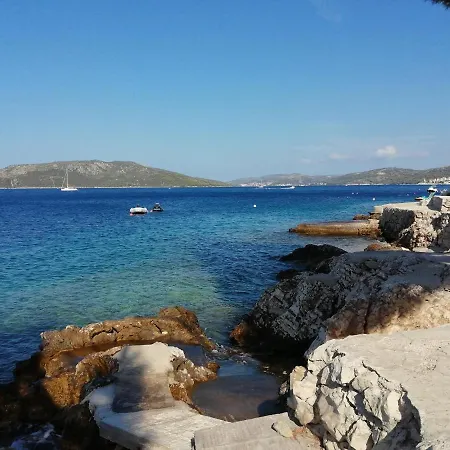 Azuri * Donji Okrug (Ciovo)