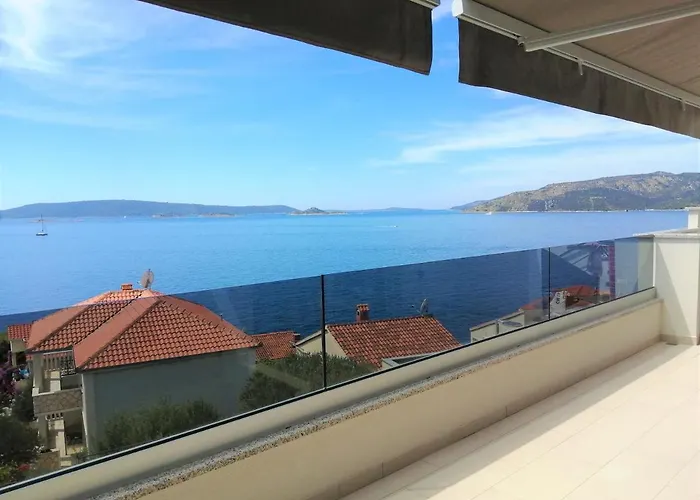 Azuri * Donji Okrug (Ciovo)